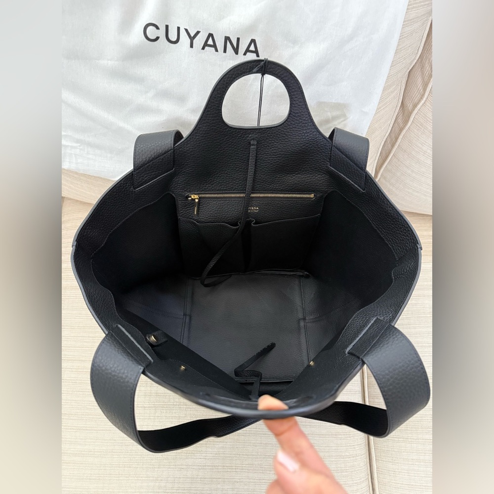 Cuyana Paloma Black Leather Tote - Picture 2 of 3